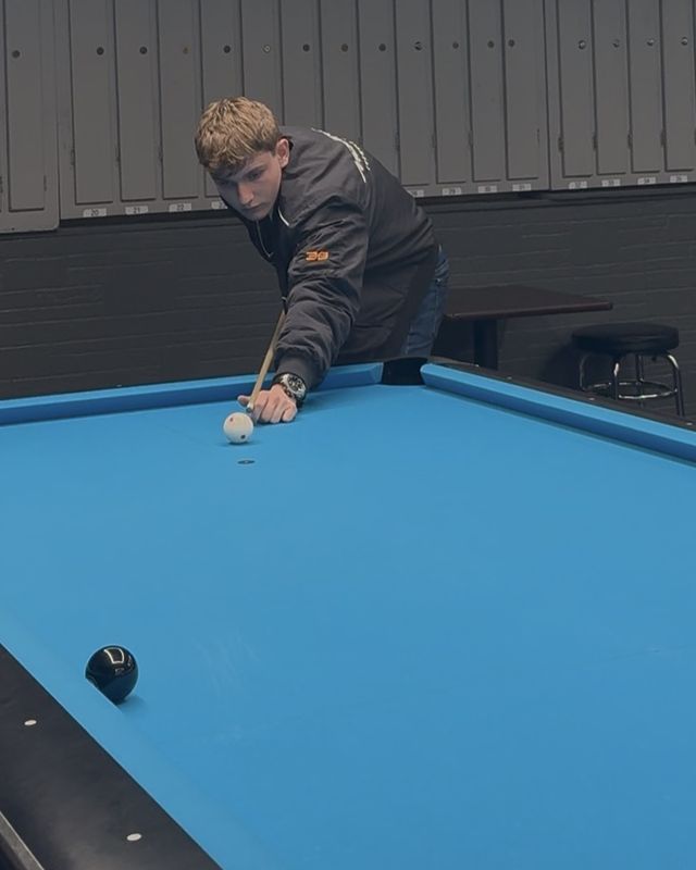 Tilli lining up a pool shot